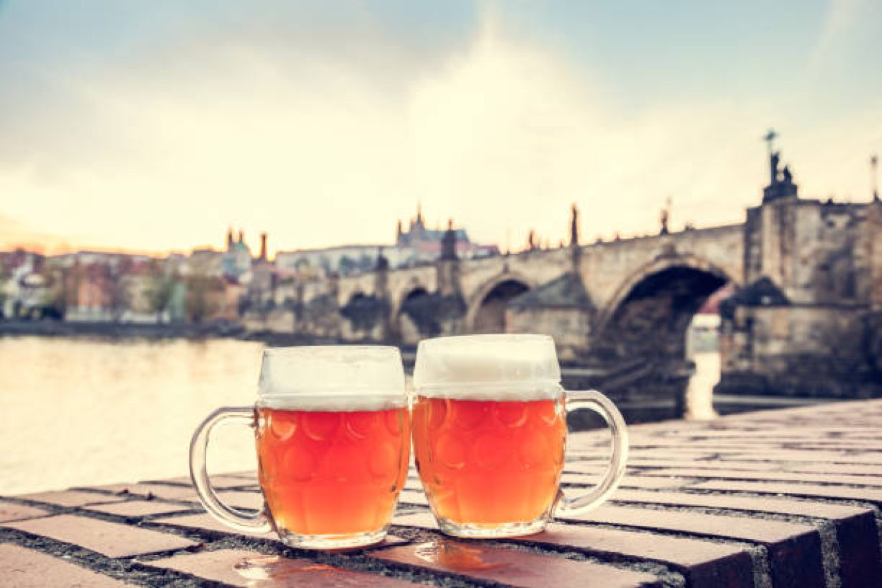 Prague bans night time pub crawls